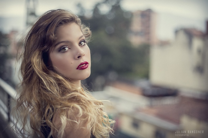 Portrait of a blonde woman with red lipstick by Julian Bangoner