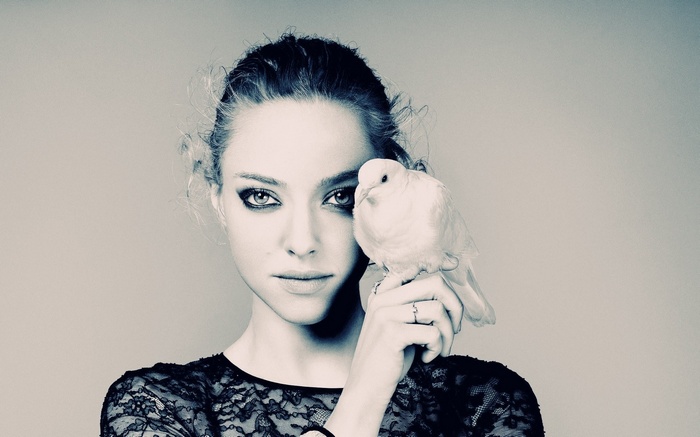 Amanda Seyfried with a white dove