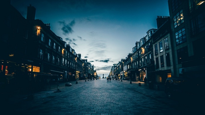 Street scene in Edinburgh, Scotland at dusk
