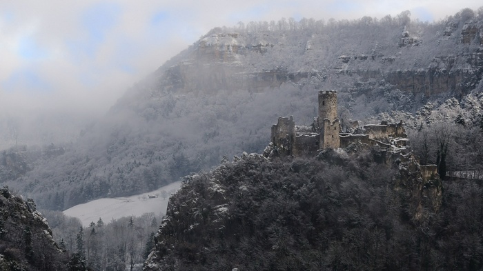 Neu Falkenstein castle ruins in a snowy Swiss landscape