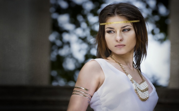 Woman with headband and necklace