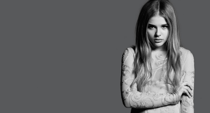 Chloë Grace Moretz in a patterned dress