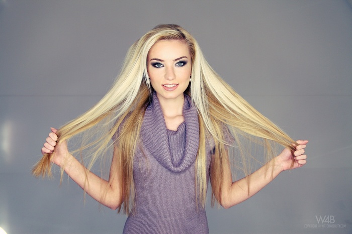 Diana Navratilova with long blonde hair