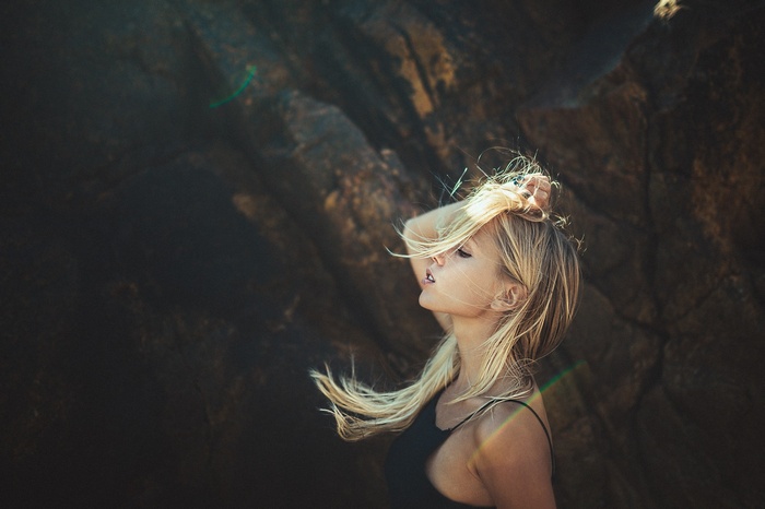 Lennart Bader blonde woman with lens flare