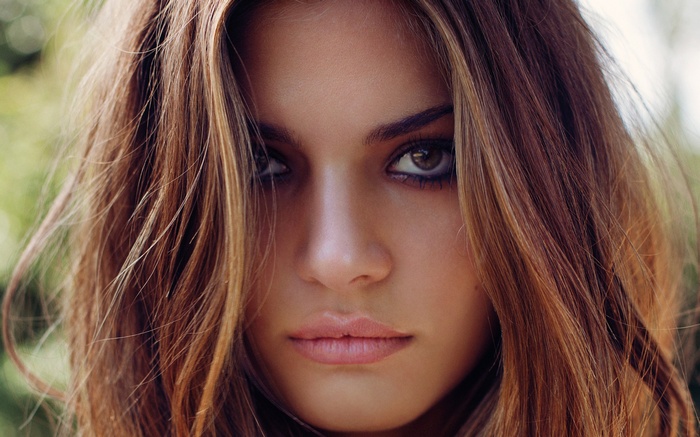 Frederikke Winther portrait with auburn hair and brown eyes