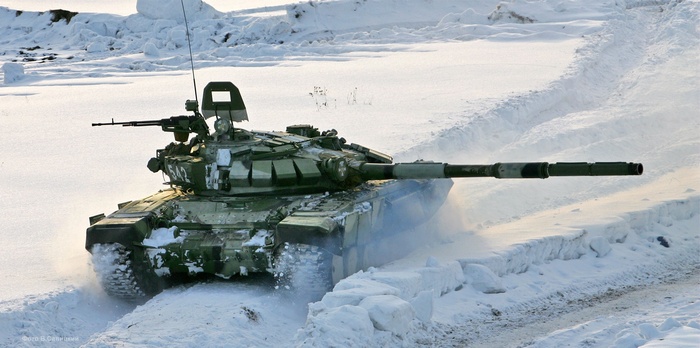 Russian T-90 tank in the snow