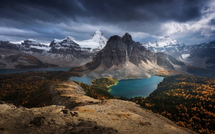 Turquoise lakes and snowy mountains in Canada during fall