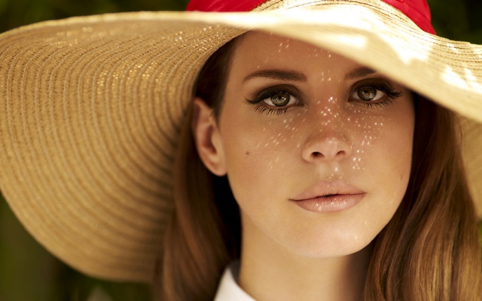 Lana Del Rey wearing a wide-brimmed hat