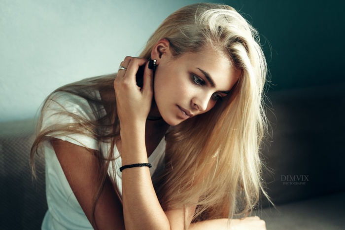 Portrait of a blonde woman with black nails and bracelets
