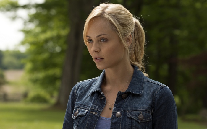 Laura Vandervoort in a denim jacket outdoors