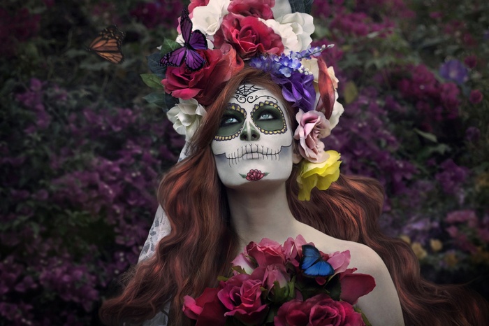 Woman with Dia de los Muertos makeup and flower crown