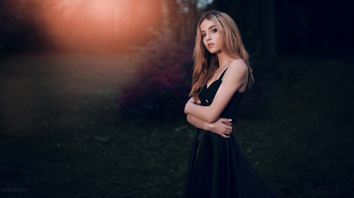 Maryana Ro in a black dress