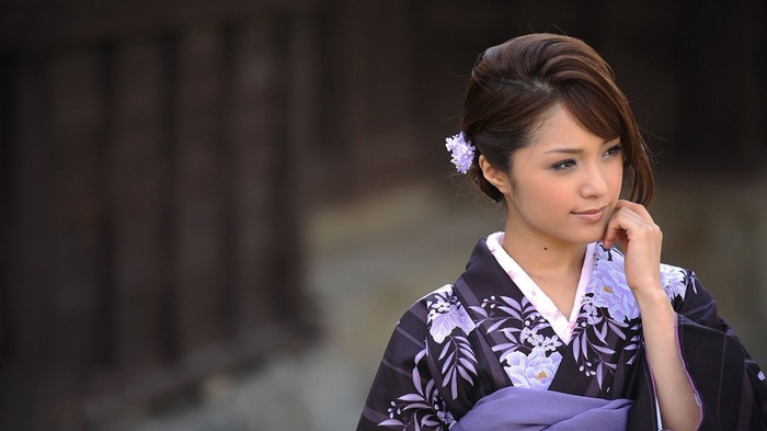 Mihiro Taniguchi in a traditional Japanese kimono