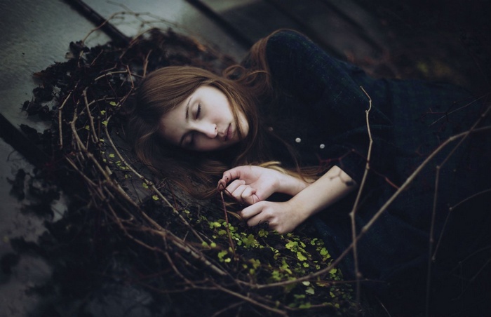 Spooky Gothic Fantasy Art of a Sleeping Girl