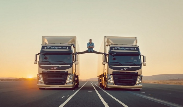 Jean-Claude Van Damme performs splits between two Volvo trucks