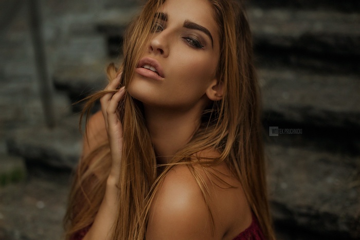 Isabell Schuck with auburn hair and bare shoulders