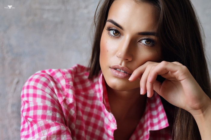 Portrait of a woman with brown eyes and brunette hair