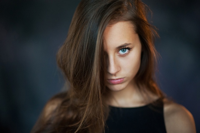 Olesya Grimaylo with auburn hair and blue eyes