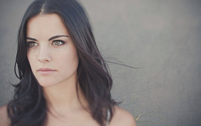 Jaimie Alexander with hazel eyes and brunette hair