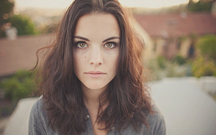 Jaimie Alexander with hazel eyes
