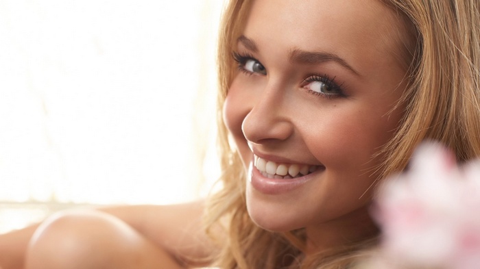 Hayden Panettiere smiling