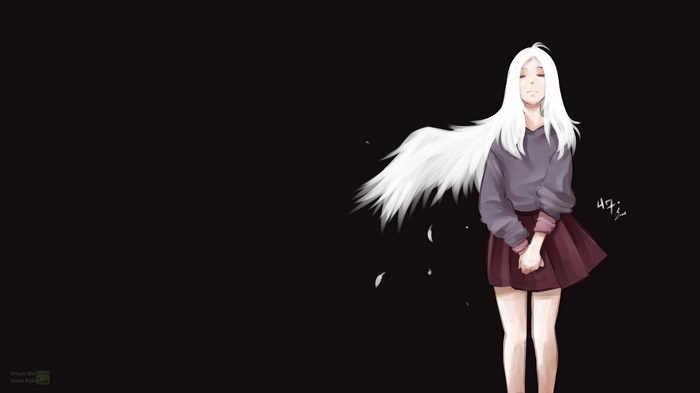 Angel with white hair and wings