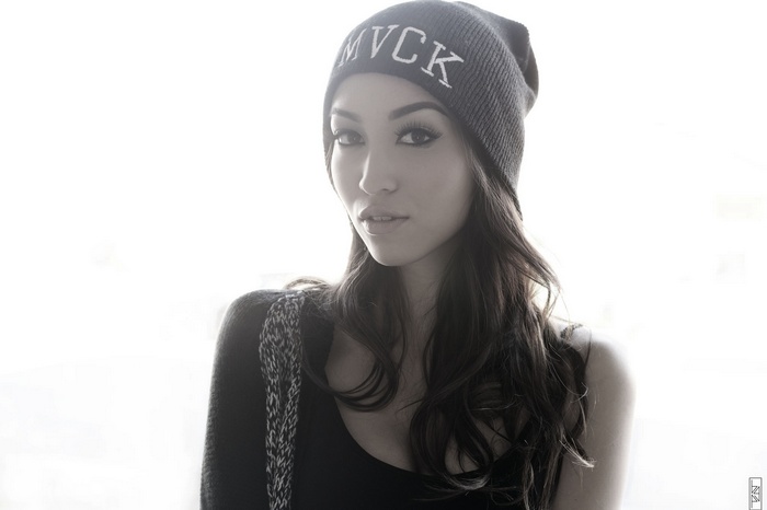 Woman wearing a beanie looking at the viewer