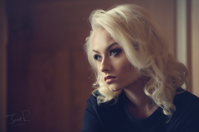 Portrait of Romanie Smith with blonde hair
