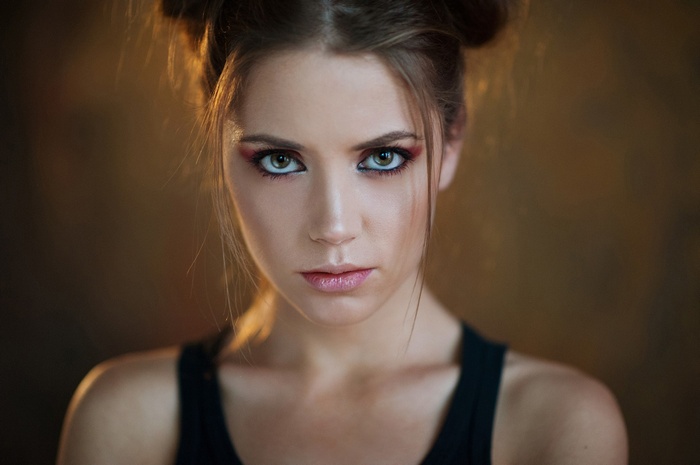 Ksenia Kokoreva portrait with dramatic makeup