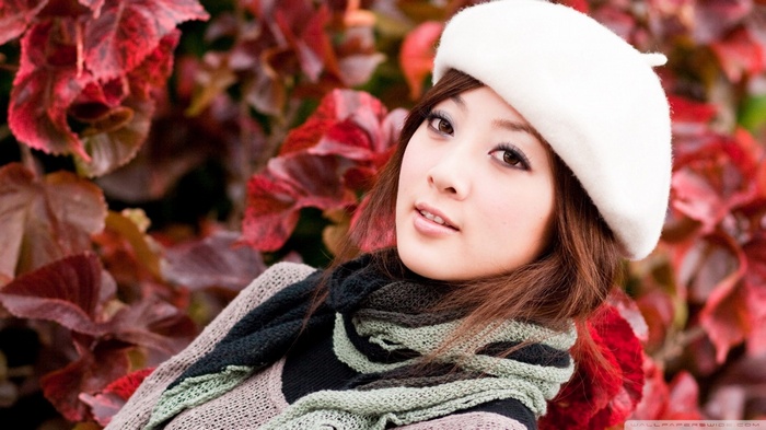 Asian woman wearing a white beret and scarf