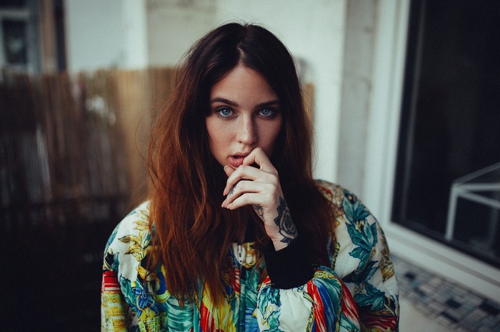 Woman with blue eyes and tattoos