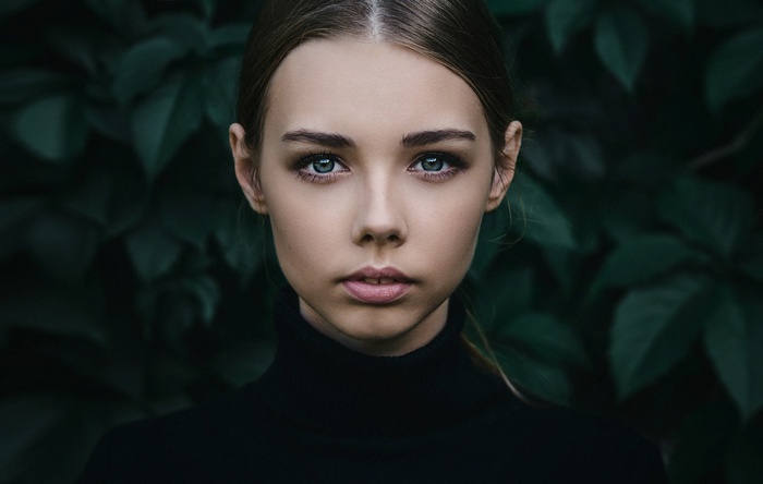 Portrait of a young woman with blue eyes