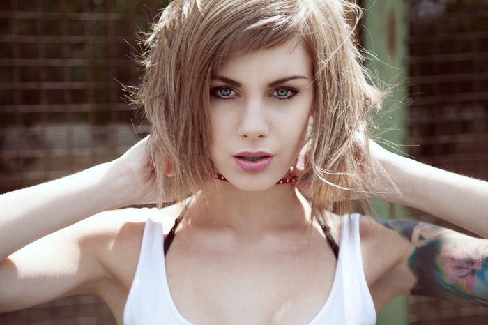Woman with blonde hair and tattoo