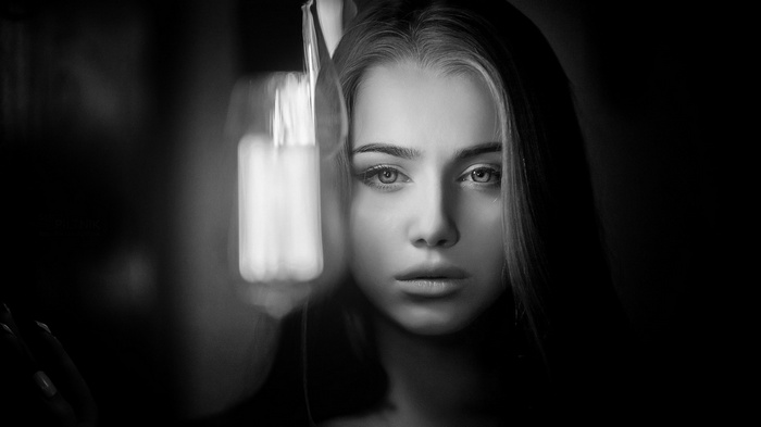 Black and white portrait of a young woman