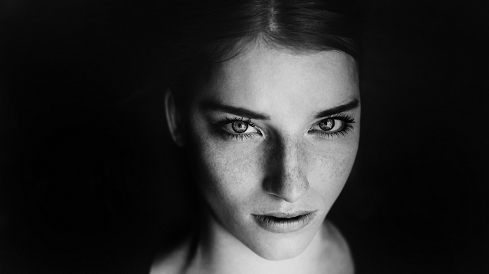 Monochrome portrait of a woman with freckles