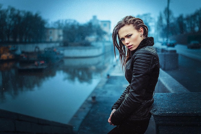 Woman with dreadlocks in black clothing in the rain