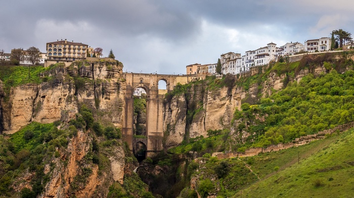 Puente Nuevo bridge over El Tajo gorge in Ronda, Spain