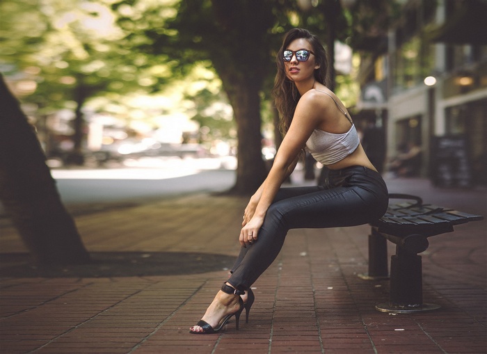 Woman with sunglasses sitting on a bench