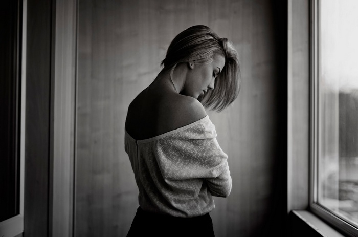 Monochrome portrait of a woman by the window