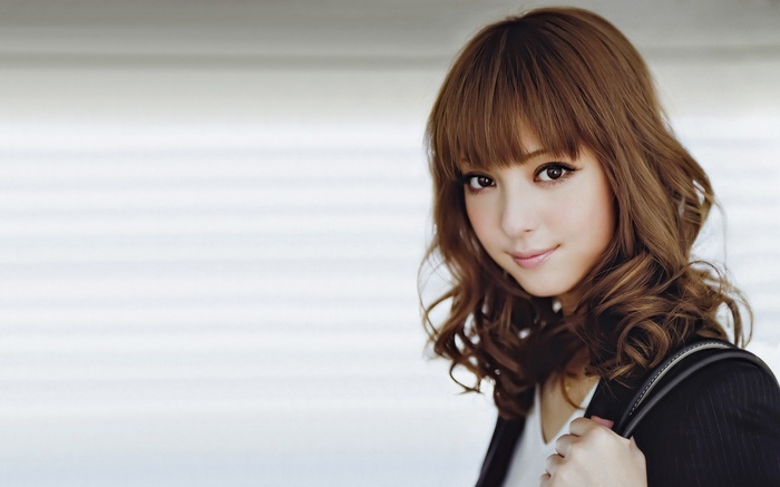 Sasaki Nozomi posing for a portrait