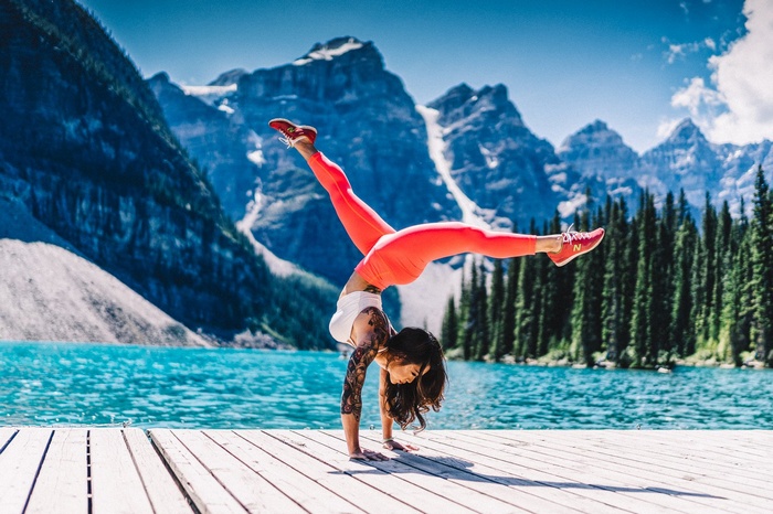 yoga pants, nature, wooden surface, yoga, mountains, women, tattoo