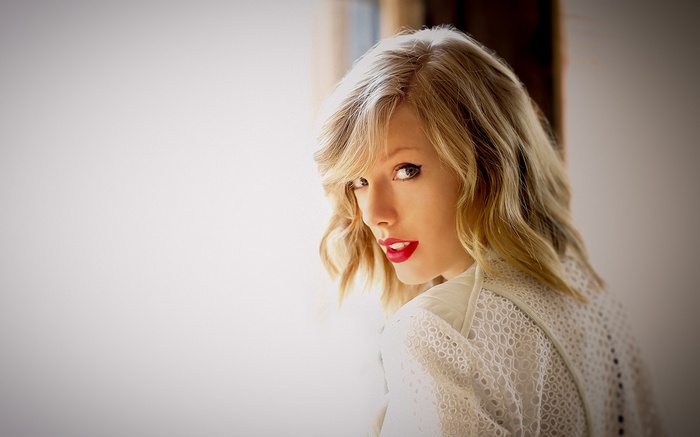 Taylor Swift looking over her shoulder