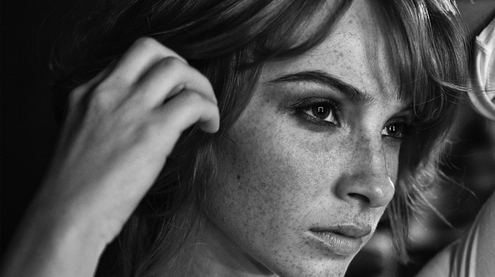 Monochrome portrait of Vica Kerekes with freckles