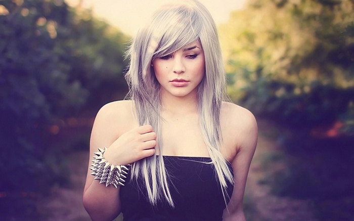 Woman with blonde hair and spiked bracelet