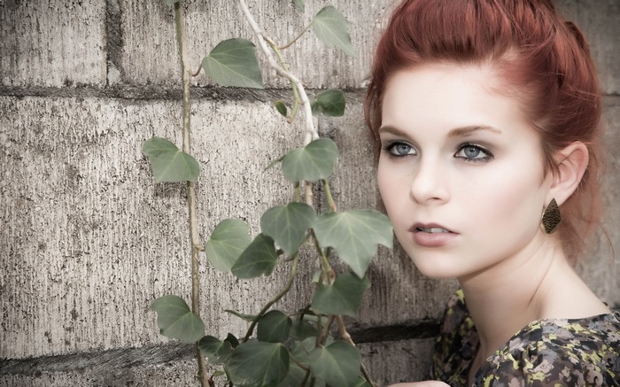 Karoline Kate with red hair and blue eyes