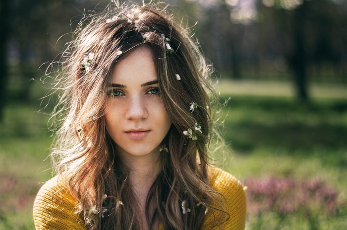 Woman with flowers in her hair in a park