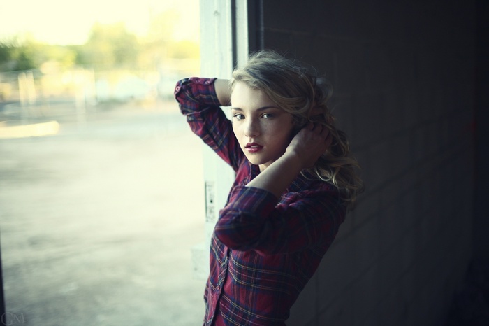 Rachel Ann Yampolsky with hands in hair