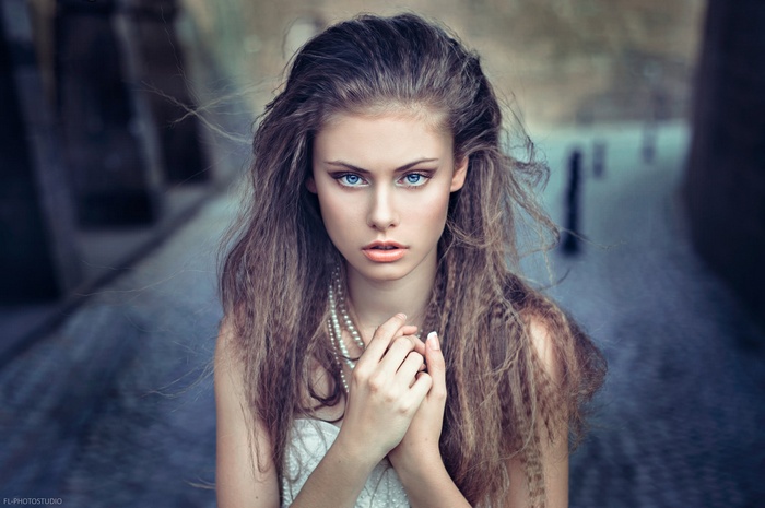 Portrait of a woman with blue eyes and pearl necklace