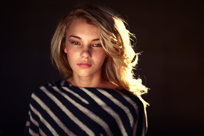 Model with freckles and blonde hair