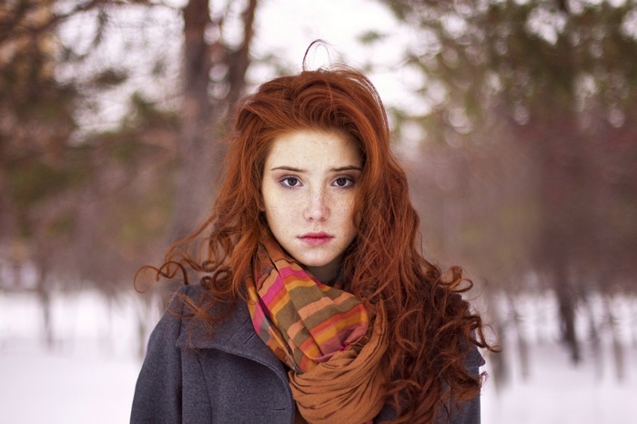 depth of field, dark eyes, women, redhead, scarf, long hair, freckles, women outdoors, face